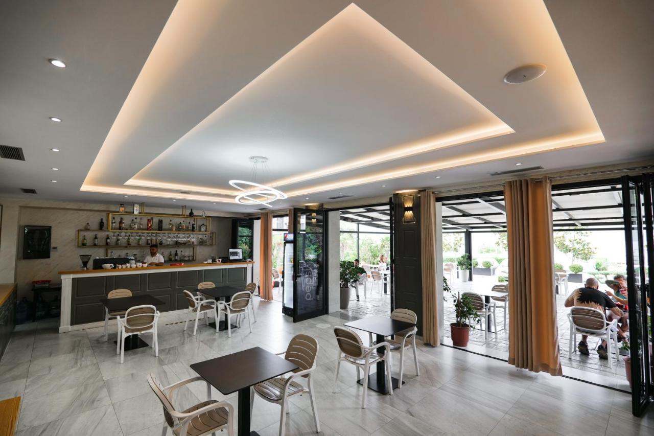 Hotel Roalb Radhimë Екстериор снимка