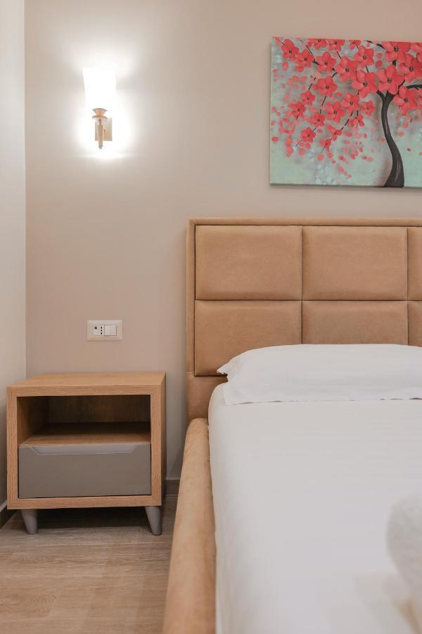 Hotel Roalb Radhimë Екстериор снимка