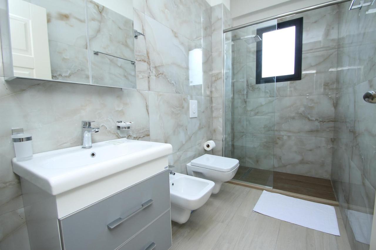 Hotel Roalb Radhimë Екстериор снимка